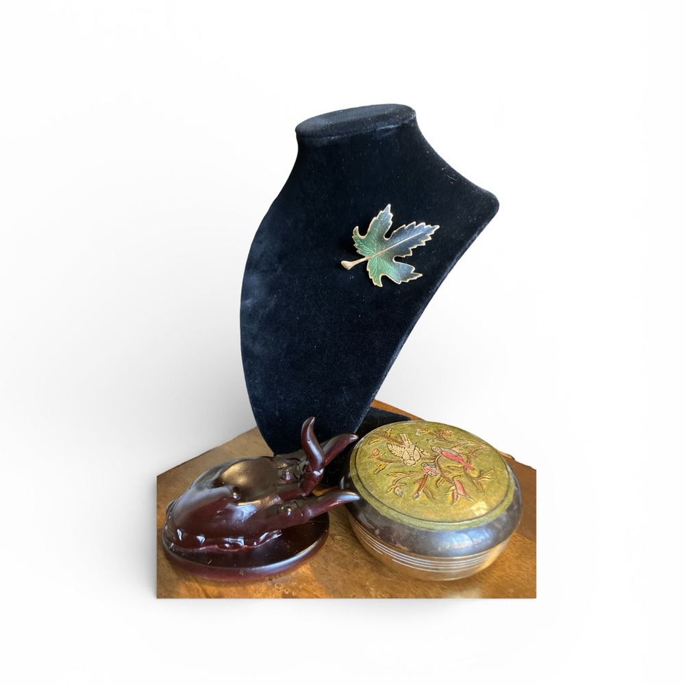 Vintage Enamel & Gold Tone Leaf Brooch - Picture 3 of 6